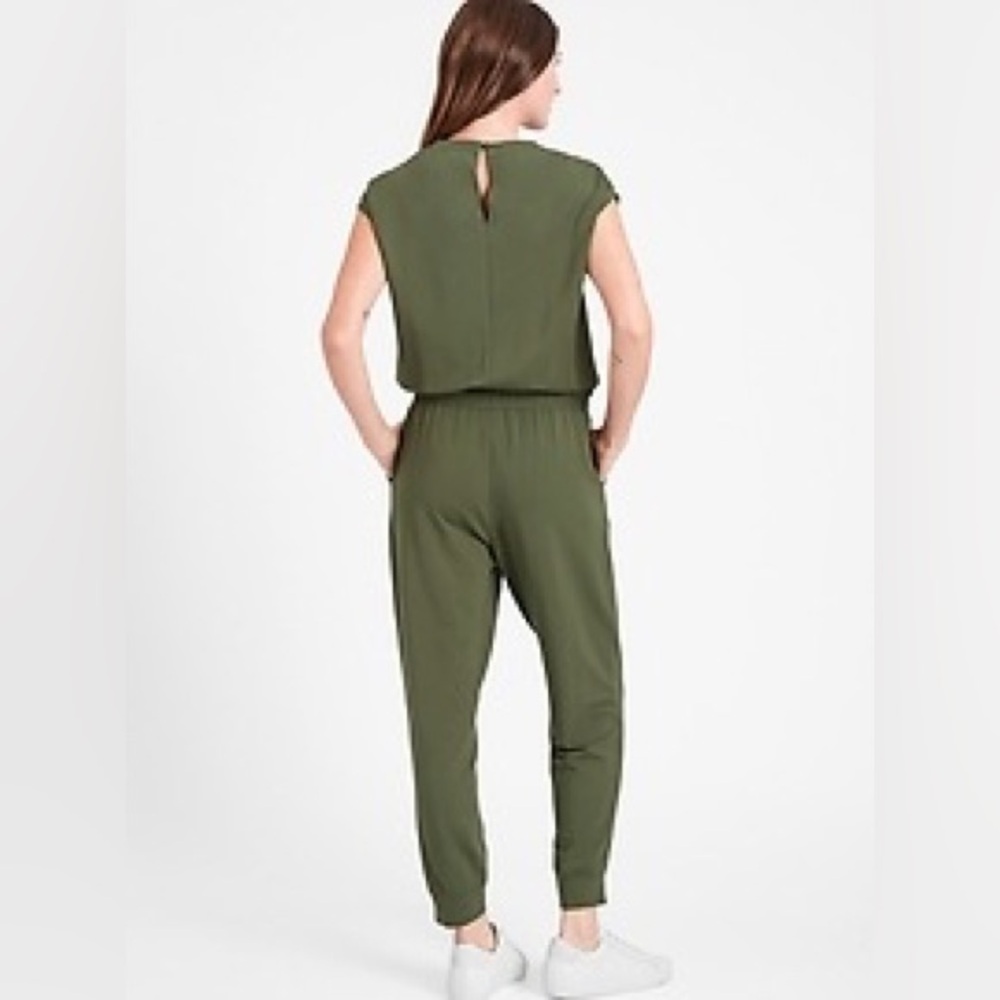 Olive Green Jumpsuit with Elastic Waist, Size Large, cap sleeve joggers